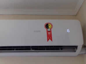 INSTALAÇÃO DE AR MODELO ELGIN DE 12000 BTUS