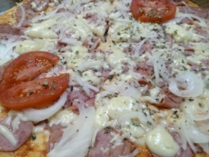 Pizza 10zão trabalha há mais de um ano em Avaré! Pizza de oito pedaços sendo mais de 17 sabores, incluindo doces e salgadas, localizada no centro em Avaré! Venha saborear nossas deliciosas pizza de 10zão