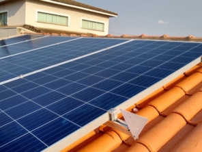 Foto de PROENGE 34anos Solar Fotovoltaica em Boituva, SP por Solutudo