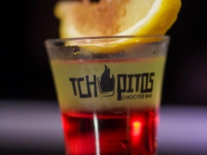 Foto de Tchupitos Shooter Bar em Joinville, SC por Solutudo