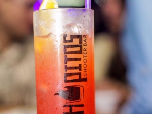 Foto de Tchupitos Shooter Bar em Joinville, SC por Solutudo