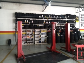 Foto de Garage Centro Automotivo em Marília, SP por Solutudo