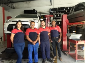 Foto de Garage Centro Automotivo em Marília, SP por Solutudo