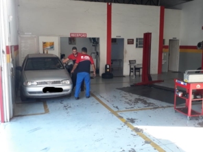 Foto de Garage Centro Automotivo em Marília, SP por Solutudo