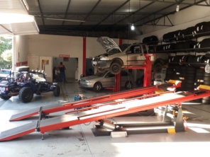 Foto de Garage Centro Automotivo em Marília, SP por Solutudo