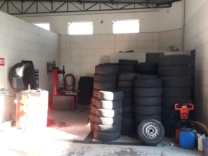 Foto de Garage Centro Automotivo em Marília, SP por Solutudo