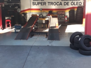 Foto de Garage Centro Automotivo em Marília, SP por Solutudo