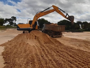 Foto de CJC Terraplenagem e Construção Civil em Botucatu, SP por Solutudo