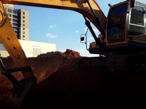 Foto de CJC Terraplenagem e Construção Civil em Botucatu, SP por Solutudo