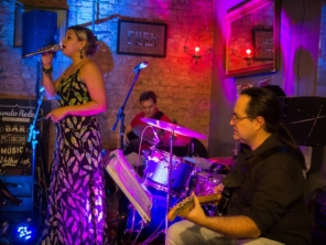 Foto de Denise Garcia Band em Bauru, SP por Solutudo