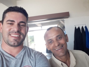 Foto de Sr. Barbeiro em Botucatu, SP por Solutudo
