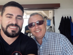 Foto de Sr. Barbeiro em Botucatu, SP por Solutudo