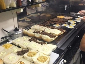 Foto de Lanches do Bosque em Botucatu, SP por Solutudo