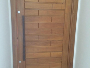Foto de André Marceneiro, Assentamento de Portas em Botucatu, SP por Solutudo