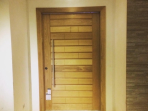 Foto de André Marceneiro, Assentamento de Portas em Botucatu, SP por Solutudo