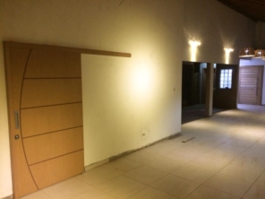 Foto de André Marceneiro, Assentamento de Portas em Botucatu, SP por Solutudo