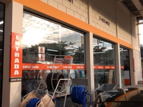 Foto de Villa Fachadas, Toldos e Coberturas em Jundiaí, SP por Solutudo