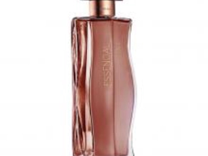 Essencial Elixir traz o frescor de notas cítricas e frutais com um corpo floral, finalizado pelo patchouli. Ideal para mulheres modernas, seguras e confiantes.