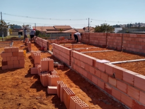Foto de Hiper Construção em Cerquilho, SP por Solutudo