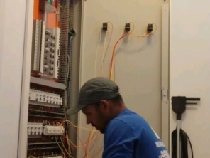 Foto de DR Instalações Elétricas em Avaré, SP por Solutudo