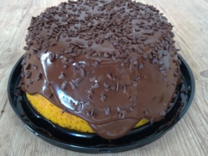 Bolo vulcão, massa de cenoura com brigadeiro tradicional caseiro.