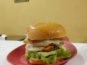 Foto de La Chapa Burger & Restaurante em Itatiba, SP por Solutudo