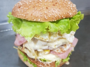 Foto de La Chapa Burger & Restaurante em Itatiba, SP por Solutudo