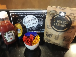 Jeniffer Lanches e Bolos, trabalha com encomendas de bolos e lanches e com novidades de lanches artesanais.

A novidade é nosso Trailer de Lanches  com deliciosos lanches  artesanais. 

Também fazemos deliciosos bolos recheados sob encomenda e pães caseiros. 

Manda um whats para conferir.