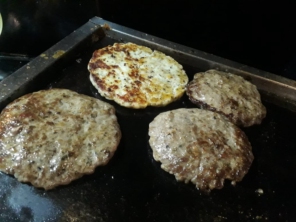 Jeniffer Lanches e Bolos, trabalha com encomendas de bolos e lanches e com novidades de lanches artesanais.

A novidade é nosso Trailer de Lanches  com deliciosos lanches  artesanais. 

Também fazemos deliciosos bolos recheados sob encomenda e pães caseiros. 

Manda um whats para conferir.