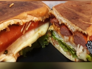 Jeniffer Lanches e Bolos, trabalha com encomendas de bolos e lanches e com novidades de lanches artesanais.

A novidade é nosso Trailer de Lanches  com deliciosos lanches  artesanais. 

Também fazemos deliciosos bolos recheados sob encomenda e pães caseiros. 

Manda um whats para conferir.