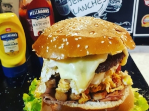 Jeniffer Lanches e Bolos, trabalha com encomendas de bolos e lanches e com novidades de lanches artesanais.

A novidade é nosso Trailer de Lanches  com deliciosos lanches  artesanais. 

Também fazemos deliciosos bolos recheados sob encomenda e pães caseiros. 

Manda um whats para conferir.