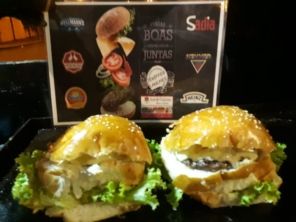 Jeniffer Lanches e Bolos, trabalha com encomendas de bolos e lanches e com novidades de lanches artesanais.

A novidade é nosso Trailer de Lanches  com deliciosos lanches  artesanais. 

Também fazemos deliciosos bolos recheados sob encomenda e pães caseiros. 

Manda um whats para conferir.