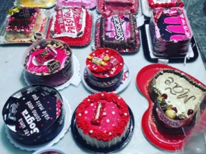 Jeniffer Lanches e Bolos, trabalha com encomendas de bolos e lanches e com novidades de lanches artesanais.

A novidade é nosso Trailer de Lanches  com deliciosos lanches  artesanais. 

Também fazemos deliciosos bolos recheados sob encomenda e pães caseiros. 

Manda um whats para conferir.