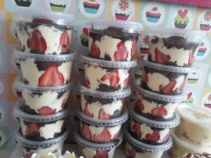 Jeniffer Lanches e Bolos, trabalha com encomendas de bolos e lanches e com novidades de lanches artesanais. 
A novidade é nosso Trailer de Lanches com deliciosos lanches  artesanais. 

Também fazemos deliciosos bolos recheados sob encomenda e pães caseiros.  Manda um whats para conferir.