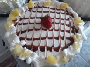 Jeniffer Lanches e Bolos, trabalha com encomendas de bolos e lanches e com novidades de lanches artesanais. 
A novidade é nosso Trailer de Lanches com deliciosos lanches  artesanais. 

Também fazemos deliciosos bolos recheados sob encomenda e pães caseiros.  Manda um whats para conferir.
