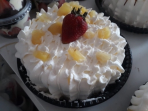 Jeniffer Lanches e Bolos, trabalha com encomendas de bolos e lanches e com novidades de lanches artesanais. 
A novidade é nosso Trailer de Lanches com deliciosos lanches  artesanais. 

Também fazemos deliciosos bolos recheados sob encomenda e pães caseiros.  Manda um whats para conferir.