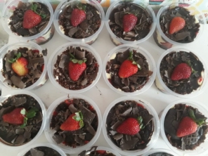 Jeniffer Lanches e Bolos, trabalha com encomendas de bolos e lanches e com novidades de lanches artesanais. 
A novidade é nosso Trailer de Lanches com deliciosos lanches  artesanais. 

Também fazemos deliciosos bolos recheados sob encomenda e pães caseiros.  Manda um whats para conferir.