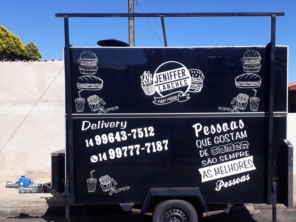 Jeniffer Lanches e Bolos, trabalha com encomendas de bolos e lanches e com novidades de lanches artesanais. A novidade é nosso Trailer de Lanches com deliciosos lanches  artesanais.  Também fazemos deliciosos bolos recheados sob encomenda e pães caseiros.  Manda um whats para conferir.