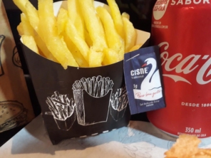 Jeniffer Lanches e Bolos, trabalha com encomendas de bolos e lanches e com novidades de lanches artesanais. A novidade é nosso Trailer de Lanches com deliciosos lanches  artesanais.  

Também fazemos deliciosos bolos recheados sob encomenda e pães caseiros.  Manda um whats para conferir. 

E confira o Lacre de Segurança!