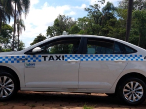 Foto de Ponto de Taxi Nº 46 em Foz do Iguaçu, PR por Solutudo