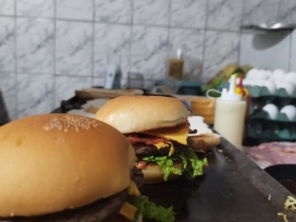 Foto de Lamburghini lanches em Pederneiras, SP por Solutudo