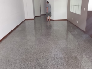 Foto de Piso Brilhante & Serviços em Vila Velha, ES por Solutudo