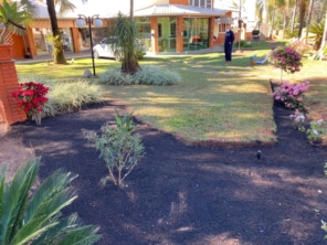 Foto de Navem - Jardinagem e Paisagismo em Santa Bárbara Resort Residence, SP por Solutudo