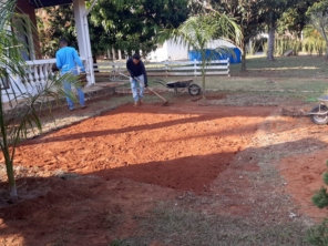 Foto de Navem - Jardinagem e Paisagismo em Santa Bárbara Resort Residence, SP por Solutudo