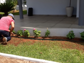 Foto de Navem - Jardinagem e Paisagismo em Santa Bárbara Resort Residence, SP por Solutudo