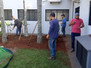 Foto de Navem - Jardinagem e Paisagismo em Santa Bárbara Resort Residence, SP por Solutudo