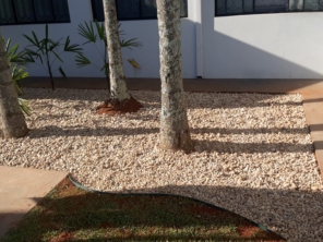 Foto de Navem - Jardinagem e Paisagismo em Santa Bárbara Resort Residence, SP por Solutudo