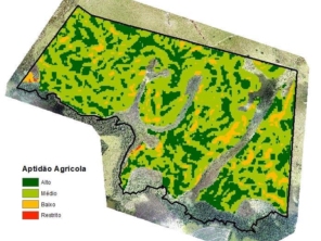 Aptidão agrícola das terras é importante quando se trata de usos múltiplos, contínuos e econômicos, a fim de se obter um equilíbrio entre a preservação do meio ambiente e as atividades de produção. Sendo possível aproveitar as terras menos aptas para outros usos, como silvicultura, bovinocultura, manejo ambiental, entre outros.  #aptidãoagrícola #planejamentoagricola #planejamentoambiental #agricultura #preservacaoambiental #geoprocessamento #sensoriamentoremoto #spectrumagroflorestal