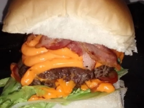 Foto de Maximun Hamburgueria em Valinhos, SP por Solutudo