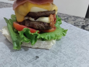 Foto de Maximun Hamburgueria em Valinhos, SP por Solutudo